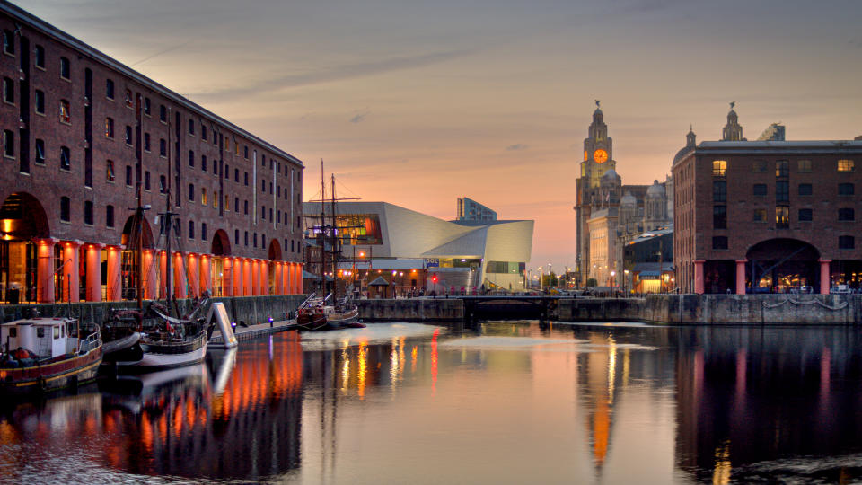 <p>En la imagen, el Albert Dock, una de las zonas que comprenden la llamada Ciudad marítima y mercantil de Liverpool que desde este 21 julio ya no está considerada Patrimonio Mundial de la Humanidad. (Foto: Getty Images).</p> 