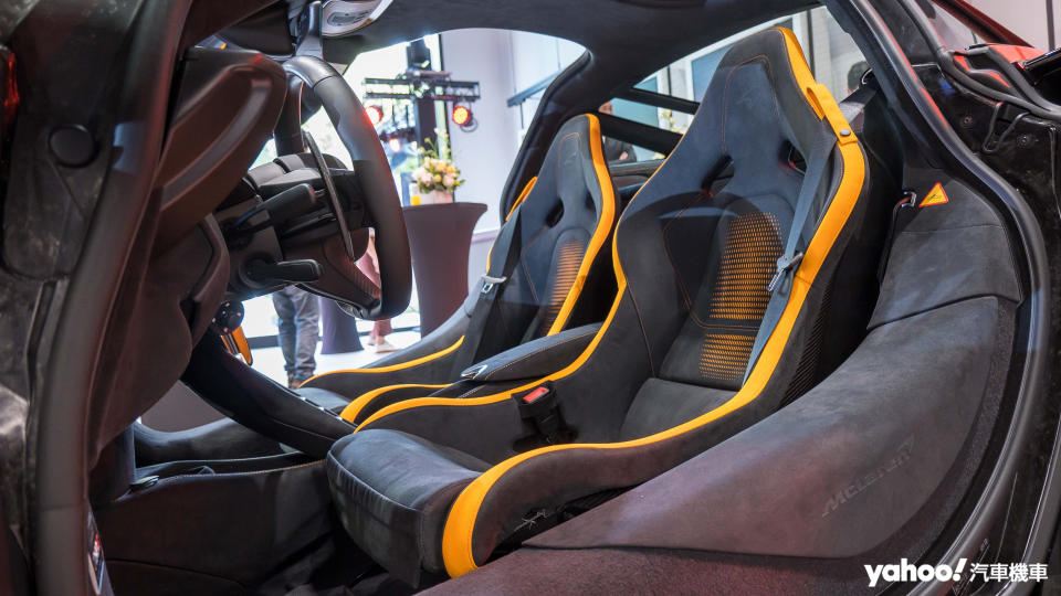 獨特的碳纖維單體座艙，讓McLaren 750S車室也盡顯奢華熱血氛圍。