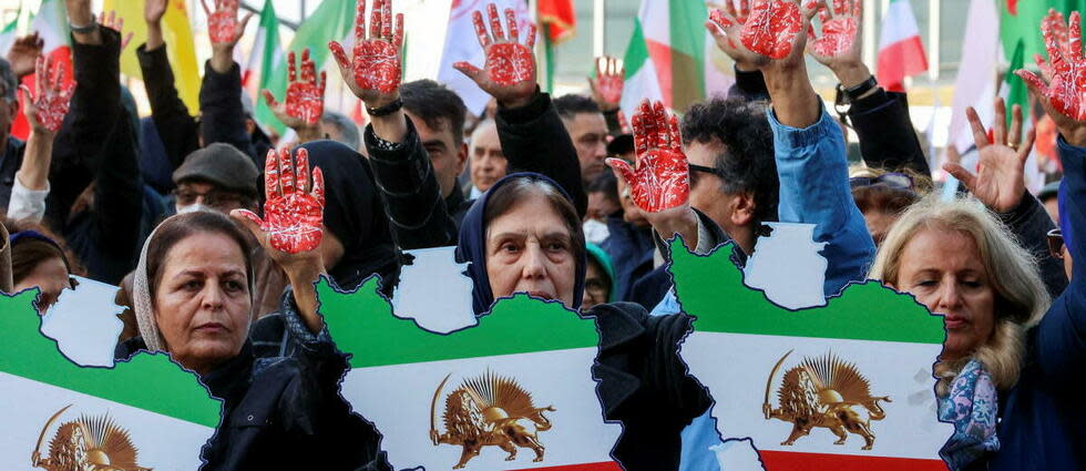 Des manifestations de soutien aux Iraniens se sont déroulées à travers le globe.  - Credit:JULIEN WARNAND / MAXPPP / EPA/MAXPPP