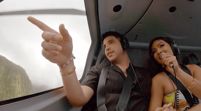 <p>ABC</p> Devin and Jenn fly over Hawaii on 'The Bachelorette'