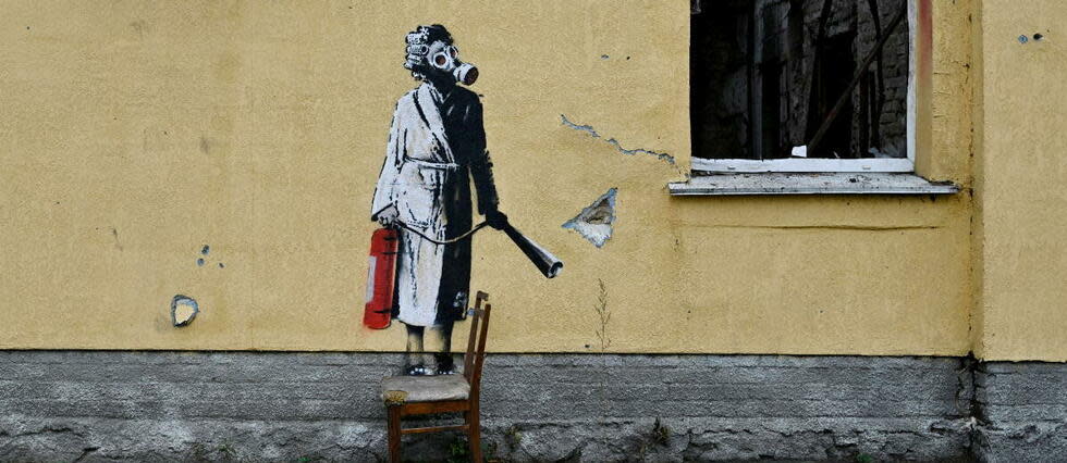Un dessin attribué à l'artiste Banksy a manqué d'être volé dans une banlieue de Kiev.  - Credit:GENYA SAVILOV / AFP