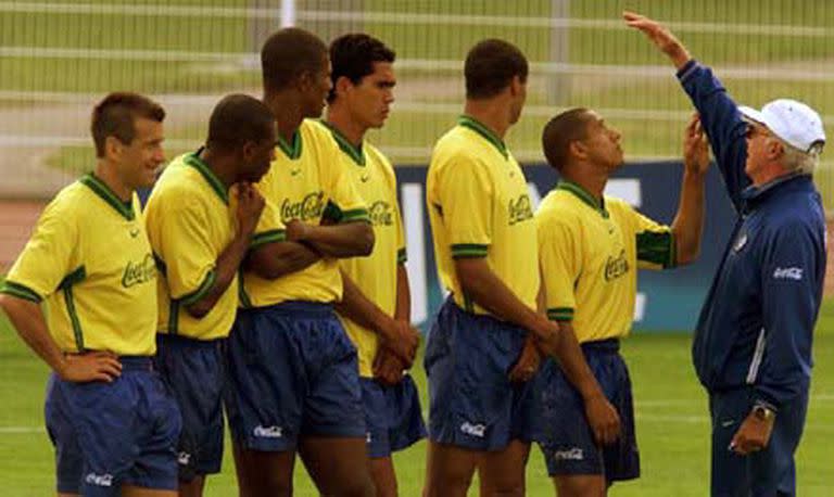 Por una cabeza: Zagallo ironizó sobre la estatura de Roberto Carlos