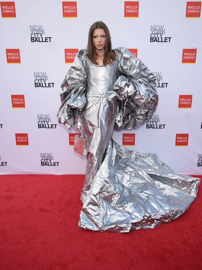 Actress Julia Fox went for the Reynolds Wrap look on the red carpet at the New York Ballet 2022 Fall Fashion Gala at David H. Koch Theater at Lincoln Center. (Dimitrios Kambouris/Getty Images)