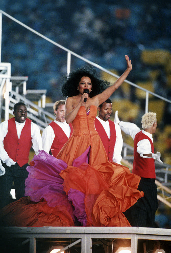 TEMPE, AZ - JANUARY 28: Diana Ross preforms during haft time of Super Bowl XXX between the Dallas Cowboys and Pittsburgh Steelers on January 28, 1996 at Sun Devil Stadium in Tempe, Arizona. The Cowboys won the Super Bowl 27-17. (Photo by Focus on Sport/Getty Images)