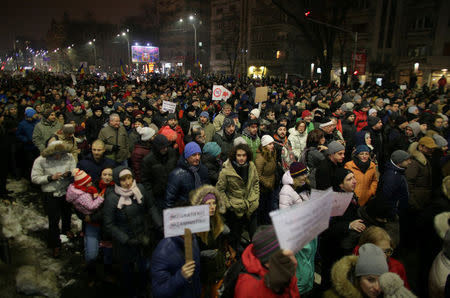 Protesters take part in a demonstration against government plans to grant prison pardons and decriminalize some offences through emergency decree, in Bucharest, Romania, January 22, 2017. Inquam Photos/Liviu Florin Albei via REUTERS