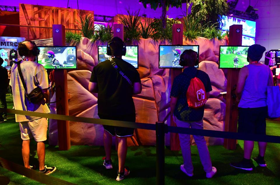 Gaming fans play the game ‘Fortnite’ at the 24th Electronic Expo, or E3 2018 in Los Angeles, California on June 13, 2018. (Photo: FREDERIC J. BROWN/AFP/Getty Images)