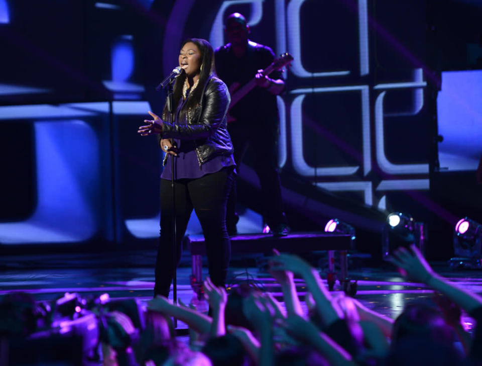 Candice Glover performs "When I Was Your Man" on the Wednesday, May 1 episode of "American Idol."