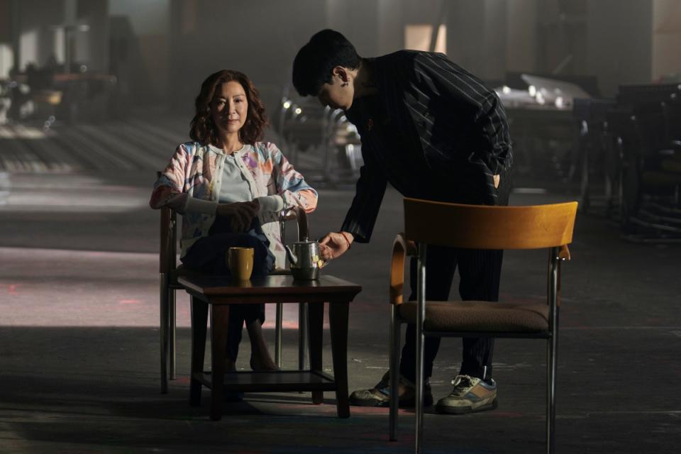 Eileen asks for some serviceable tea.<p>Photo: Michael Desmond/Courtesy of Netflix</p>