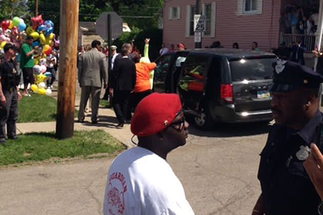 Gina DeJesus, 23, returned to her parents' home Wednesday afternoon and was seen giving a thumbs up to the crowd of reporters and onlookers assembled outside. (Jeff Stacklin/Yahoo! News)