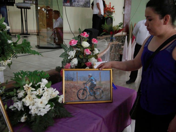 A woman shows a photo of Lesbia Yaneth Urquia, member of the Civic Council of Indigenous and Popular Organizations (COPINH), after a mass, in Marcala, Honduras, July 8, 2016. REUTERS/Stringer