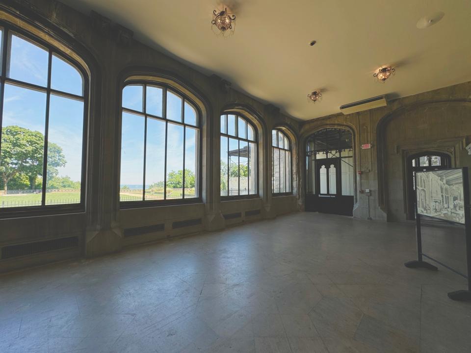 summer living room at hempstead house