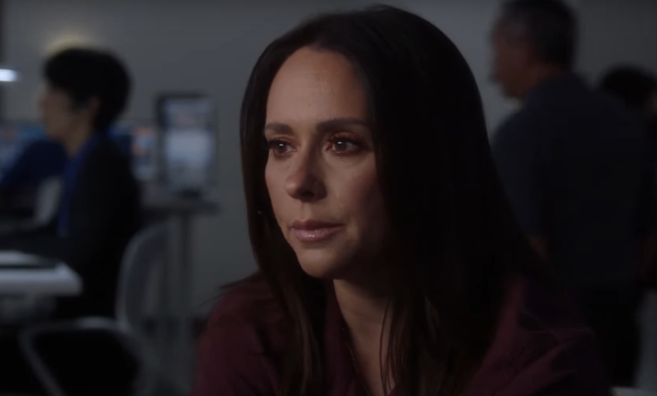 Jennifer Love Hewitt as a dispatcher in "911"