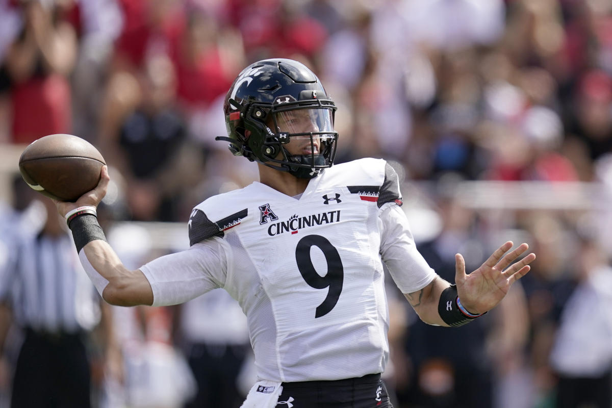 Cincy QB Desmond Ridder Talking A Big Game Ahead Of Trip To Notre Dame //