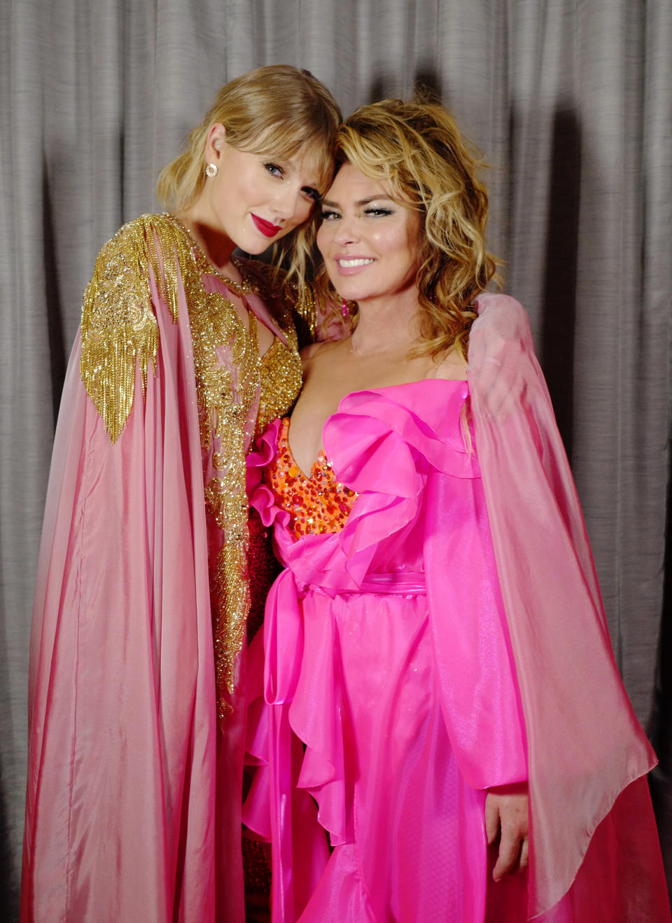 Closeup of Taylor Swift and Shania Twain