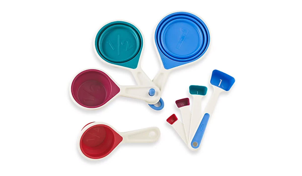 Collapsible measuring cups ans spoons