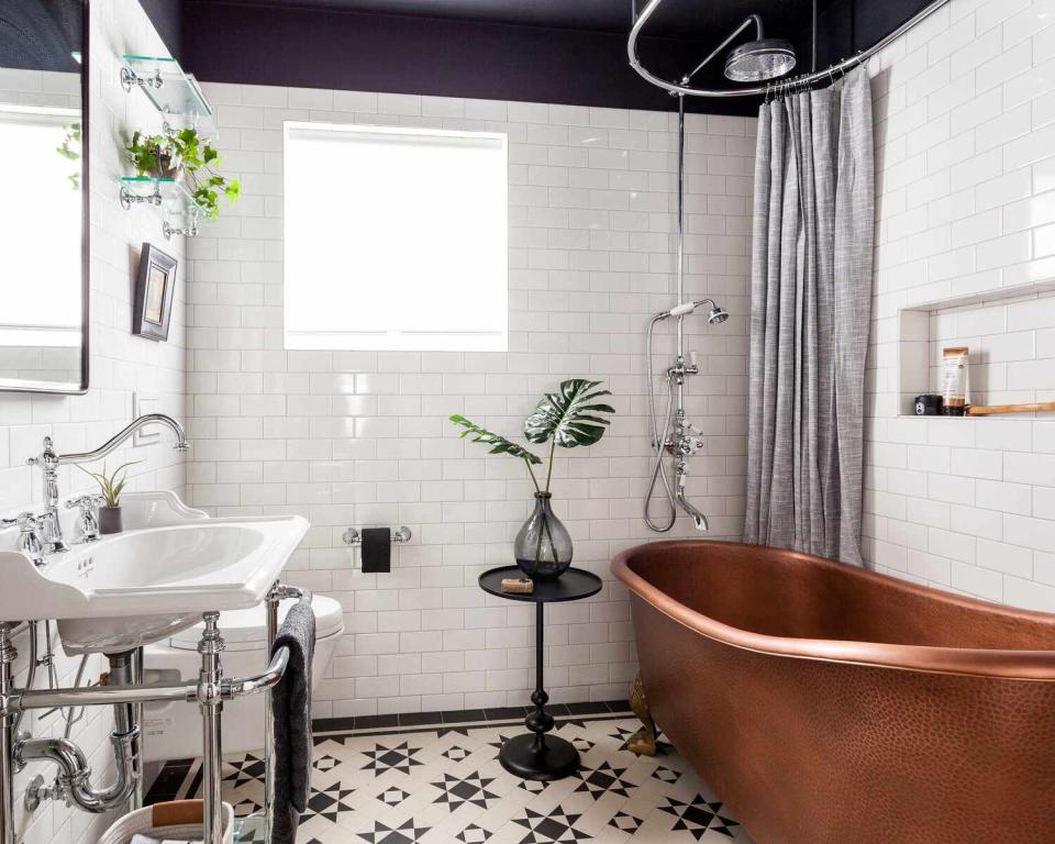 <p><a href="http://erinwilliamsondesign.com/portfolio#/vintage-victorian-bathroom">Erin Williamson Design</a></p>
