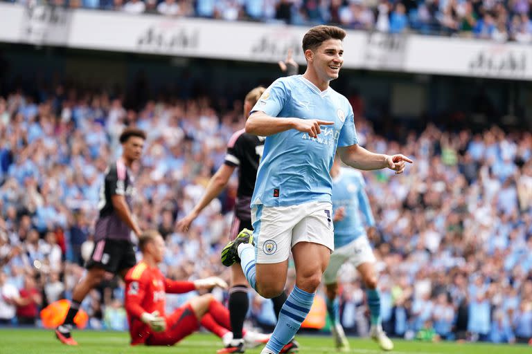 Julián Álvarez celebra su gol para Manchester City ante Fulham