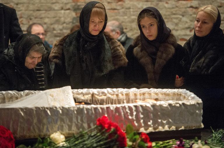 Dina Eidman (L), 87, the mother of murdered Russian opposition leader Boris Nemtsov, and Nemtsov's widow Ekaterina Odintsova (R) attend his funeral in Moscow on March 3, 2015