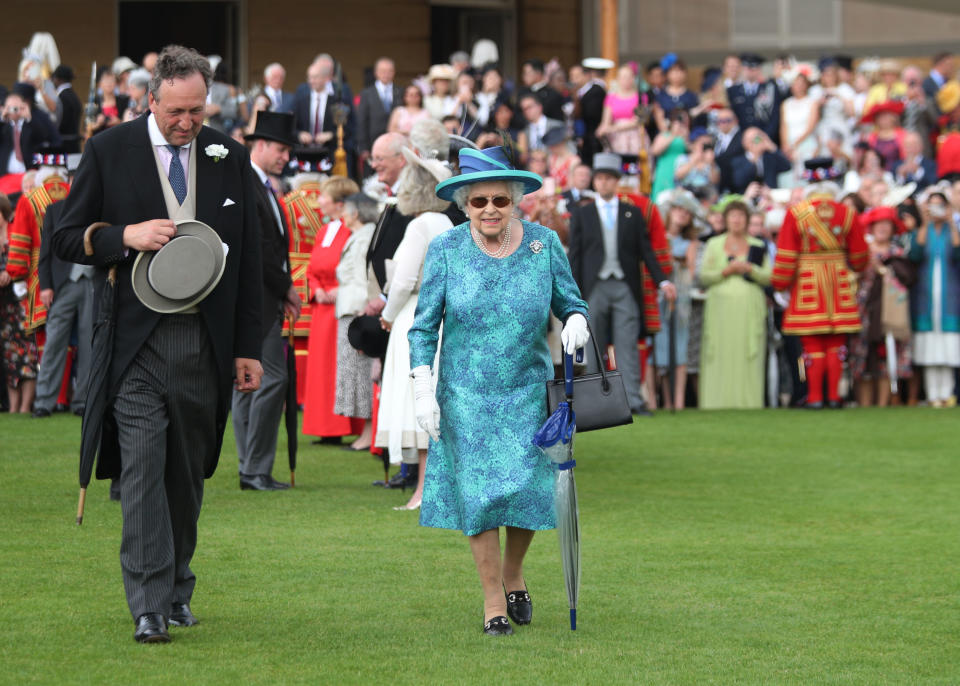 Britain's Queen Elizabeth II arrives for a garden party at Buckingham Palace in London on May 31, 2018. (Photo by Yui Mok / POOL / AFP)        (Photo credit should read YUI MOK/AFP via Getty Images)