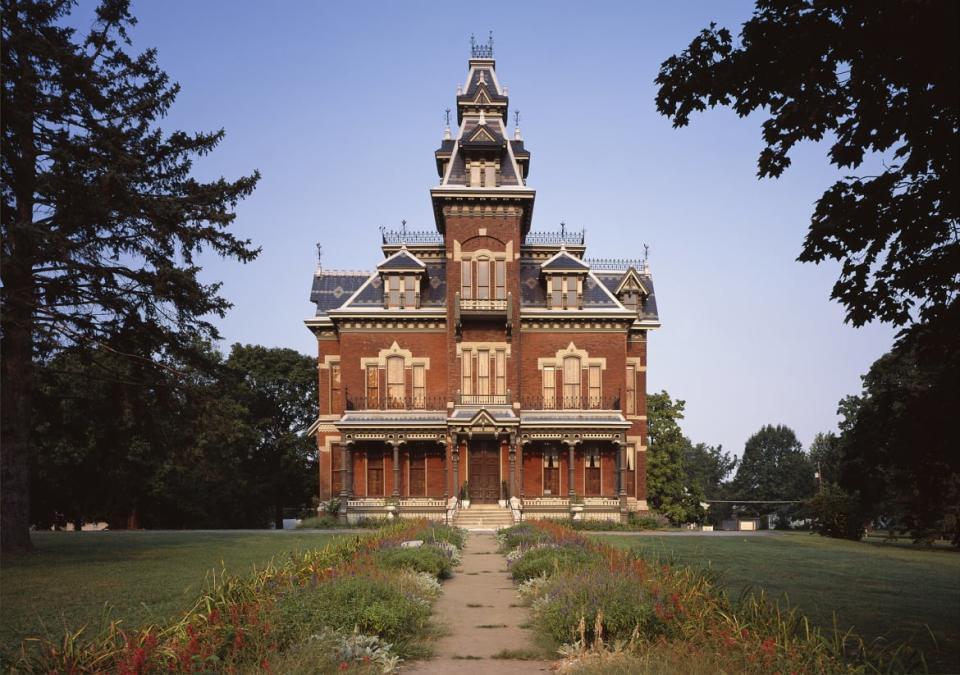 <div class="inline-image__caption"><p>Vaile Mansion, Independence, Missouri.</p></div> <div class="inline-image__credit">Buyenlarge/Getty</div>