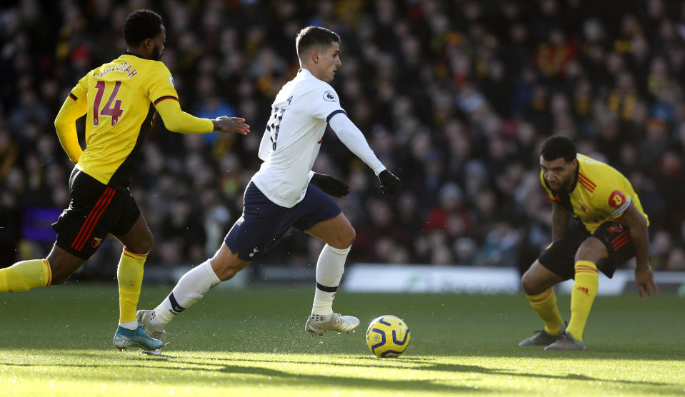 Erik Lamela del Tottenham controla el balón durante el partido de la Liga Premier inglesa contra el Watford, el sábado 18 de enero de 2020, en Watford, Inglaterra. (AP Foto/Frank Augstein)
