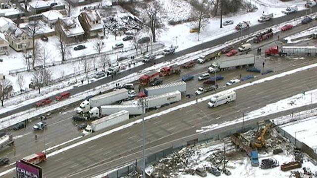 <a href="http://www.myfoxdetroit.com/story/20882320/accident-involving-multiple-vehicles-on-i-75-in-southwest-detroit" rel="nofollow noopener" target="_blank" data-ylk="slk:(Photo courtesy of Fox Detroit);elm:context_link;itc:0;sec:content-canvas" class="link ">(Photo courtesy of Fox Detroit)</a>