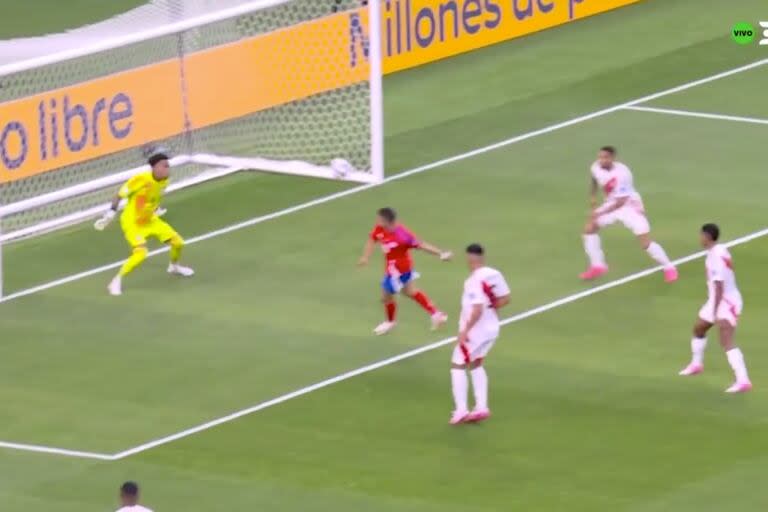 Solo, con el arco a su merced: así se perdió el gol Alexis Sánchez, en un pobre Chile 0 vs. Perú 0 por la Copa América de Estados Unidos.