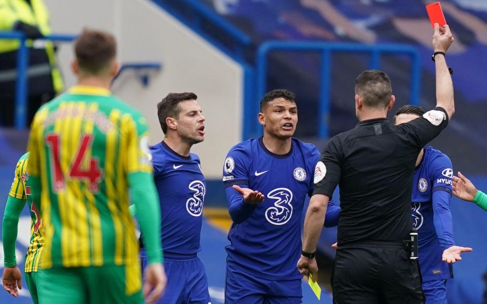 Referee David Coote (R) shows Chelsea's Brazilian defender Thiago Silva (2R) the red card  - AFP