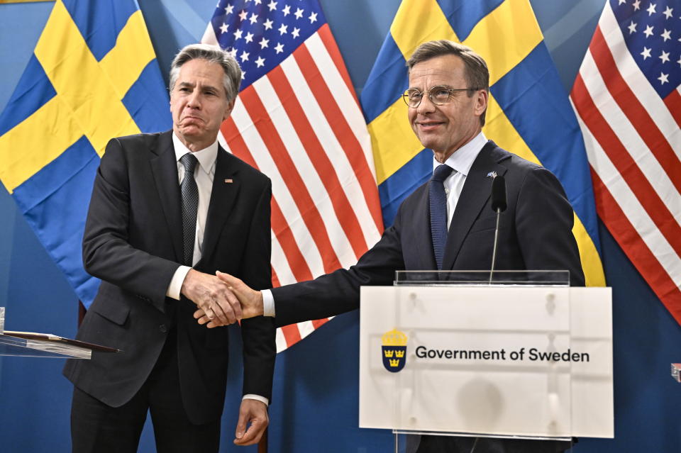 US Secretary of State Antony Blinken, left, and Sweden's Prime Minister Ulf Kristersson shake hands during a press meeting in Lulea, Sweden, Tuesday May 30, 2023. (Jonas Ekströmer/TT News Agency via AP)