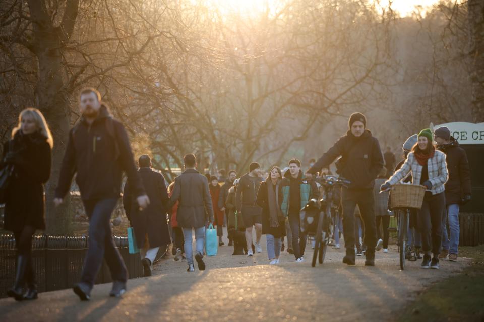 People walk in a park in central London on January 9, 2021 as life continues under Britain's third lockdown in a bid to control surging cases of Covid-19. - Britain is under a renewed lockdown to try to cut spiralling coronavirus infection rates and deaths blamed on a fast-spreading virus variant. Stay-at-home restrictions, which involve closure of school for most children and all non-essential retail, allow for some forms of outdoor exercise once per day and are expected to last until at least mid-February. (Photo by Tolga Akmen / AFP) (Photo by TOLGA AKMEN/AFP via Getty Images)