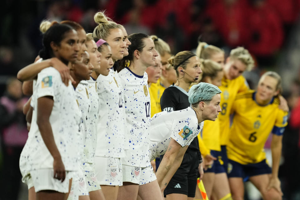 Megan Rapinoe aus den USA und OL Reign vor dem Elfmeterschießen während des Achtelfinalspiels der FIFA Frauen-Weltmeisterschaft Australien gegen Neuseeland 2023 zwischen den Gewinnern der Gruppe G und dem Zweitplatzierten der Gruppe E im Melbourne Rectangular Stadium am 6. August 2023 in Melbourne, Australien .  (Foto von Jose Britton/Pics Action/NurPhoto über Getty Images)