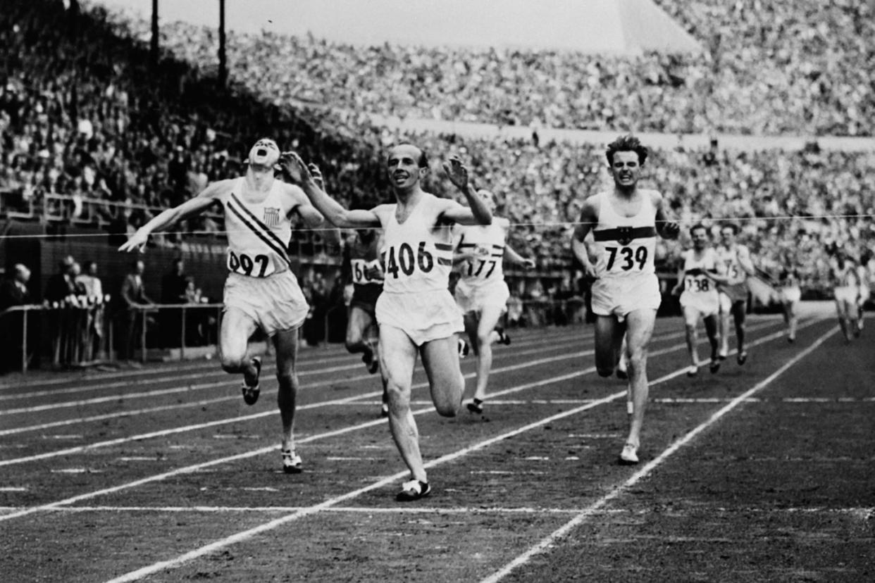 Le Luxembourgeois Joseph Barthel triomphe sur 1 500 m aux JO d'Helsinki, en 1952.  - Credit:FP/INP/International News Photos