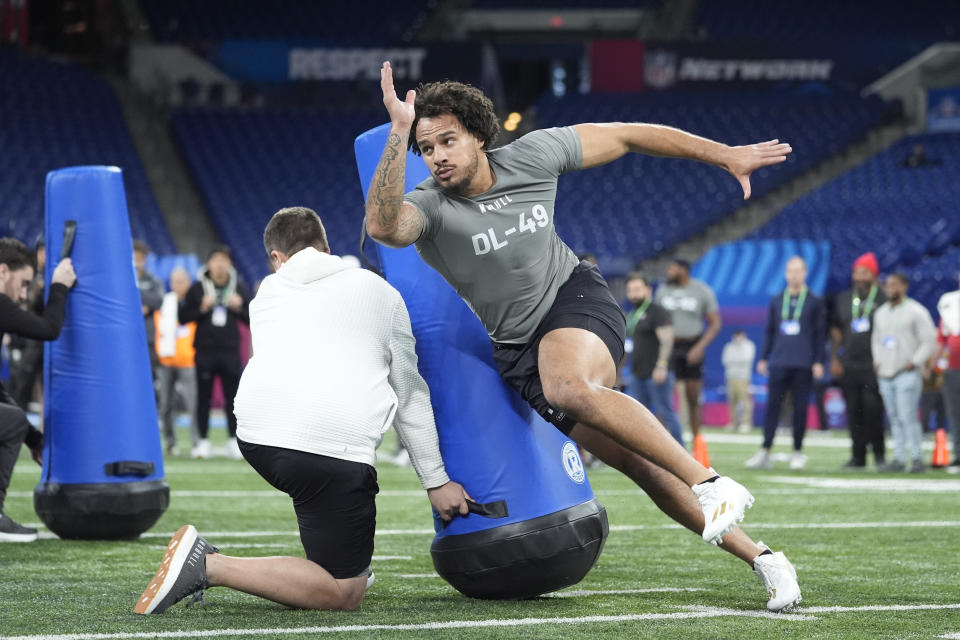 Washington defensive lineman Bralen Trice runs a drill at the NFL football scouting combine, Thursday, Feb. 29, 2024, in Indianapolis. (AP Photo/Michael Conroy)