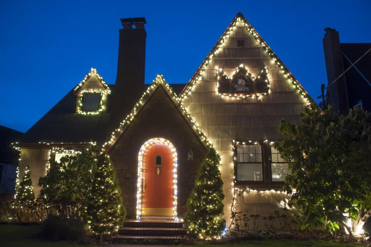 holiday lights on house