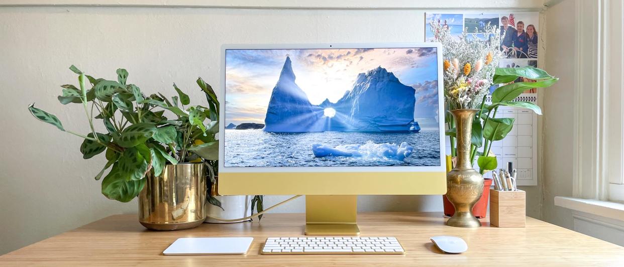  Apple iMac 24-inch. 