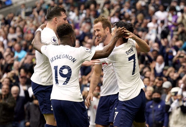 Tottenham piled the pressure on Arsenal 