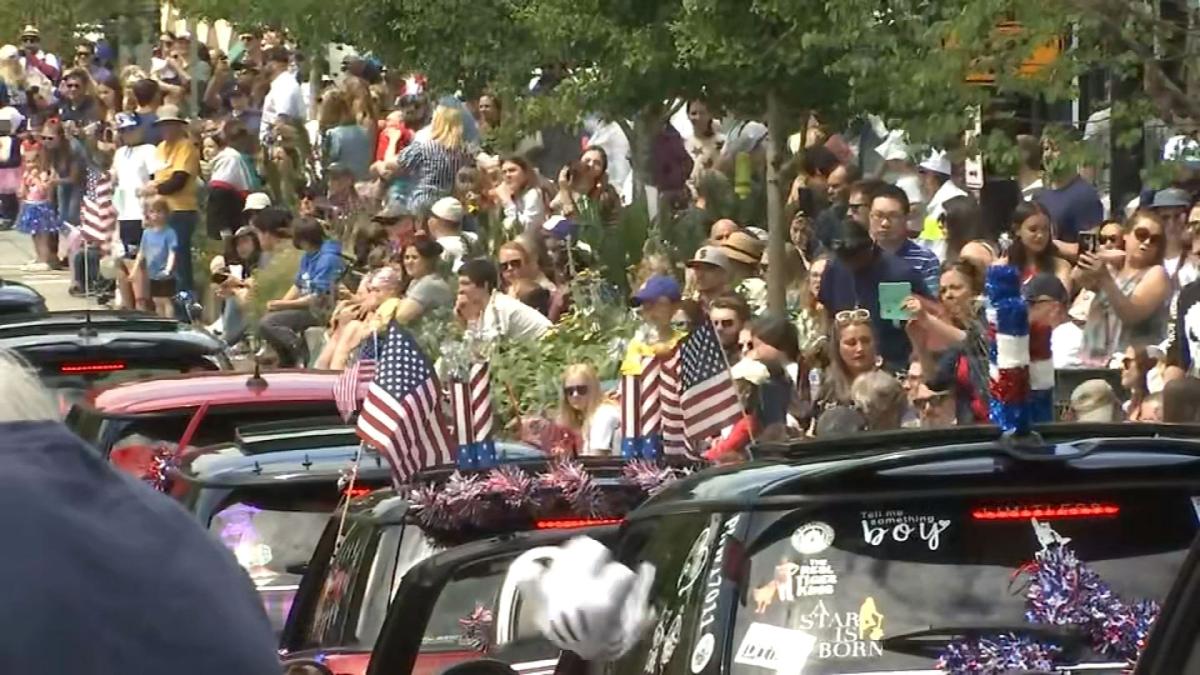 VIDEO Bothell holds 4th of July parade for the first time in three years