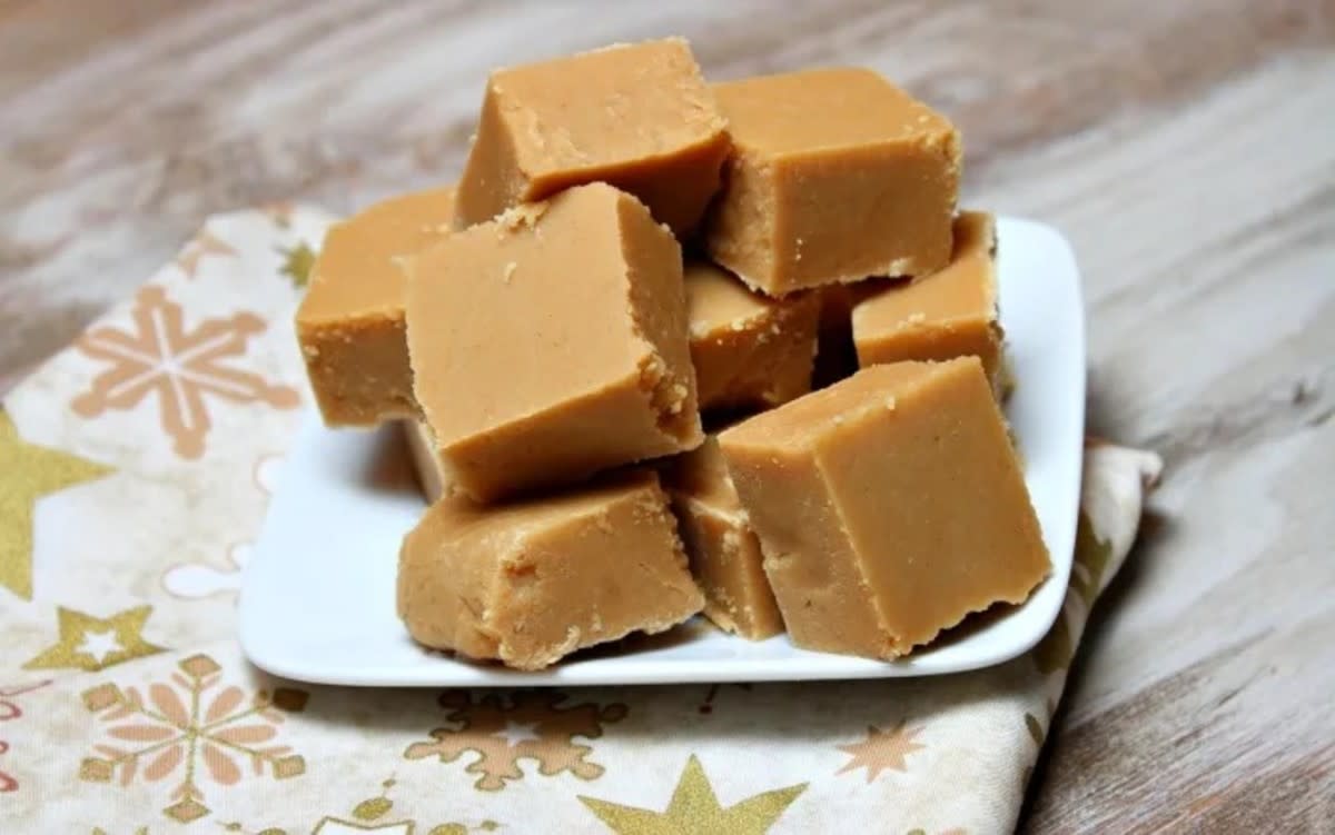 <p>Lori Lange</p><p>Get your fudge-making on point with this deliciously easy 4-ingredient peanut butter fudge recipe.</p><p><strong>Get the recipe: </strong><strong><a href="https://parade.com/237303/lorilange/the-easiest-peanut-butter-fudge-recipe-ever/" rel="nofollow noopener" target="_blank" data-ylk="slk:Easy Peanut Butter Fudge;elm:context_link;itc:0;sec:content-canvas" class="link rapid-noclick-resp">Easy Peanut Butter Fudge</a></strong></p>