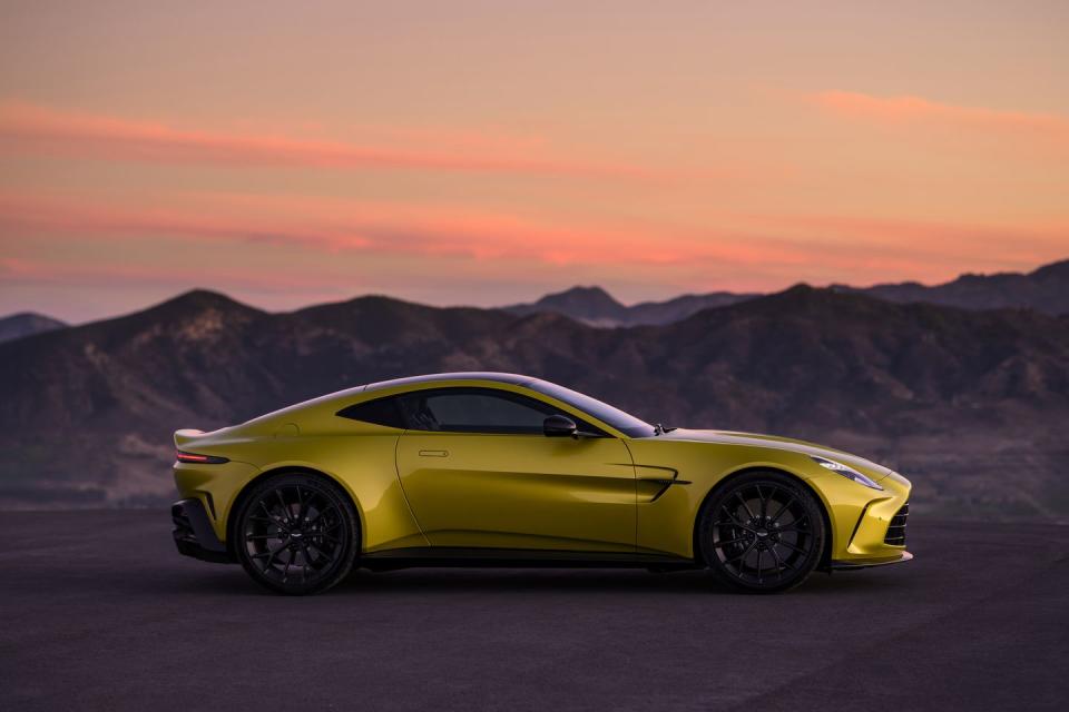 2025 aston martin vantage reveal images