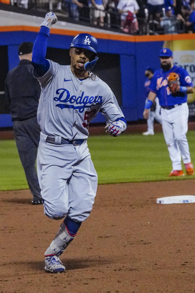 Dodgers 5, Mets 1: Mookie Betts' big day & comical Mets defense makes it 6  wins in a row – Dodgers Digest