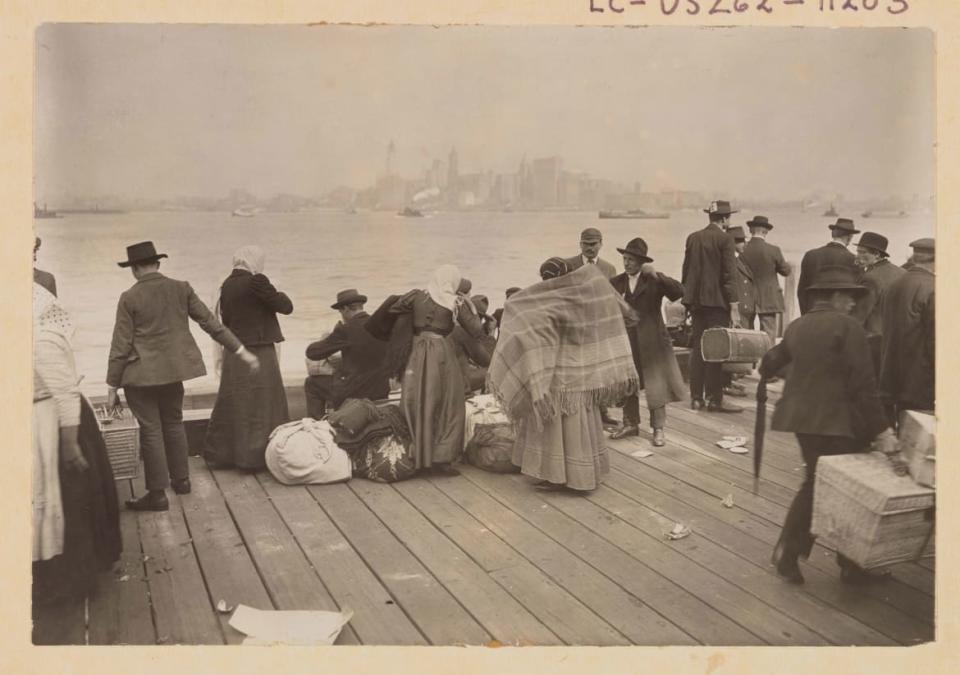 <div class="inline-image__caption"><p>Immigrants waiting to be transferred, Ellis Island, October 30, 1912.</p></div> <div class="inline-image__credit">Library of Congress</div>