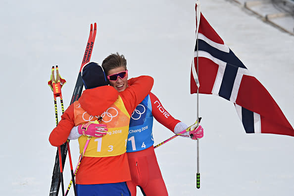 Nun zurück zu Norwegens Medaillen. Nach dem Slopestyle gelang auch in der Langlauf-Staffel der Goldgewinn.