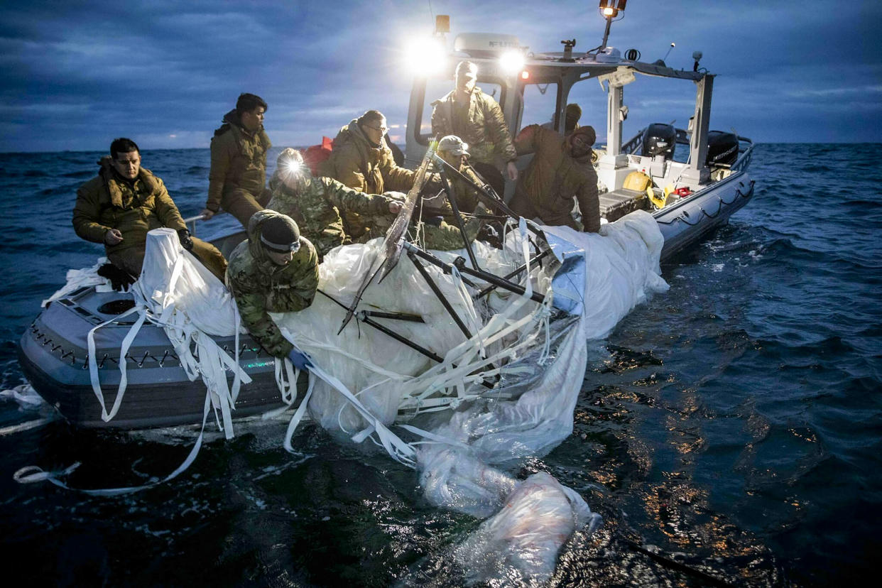 Sailors assigned to Explosive Ordnance Disposal Group 2 recovering a high-altitude surveillance balloon off the coast of Myrtle Beach, S.C., on Feb. 5, 2023. (U.S. Navy)