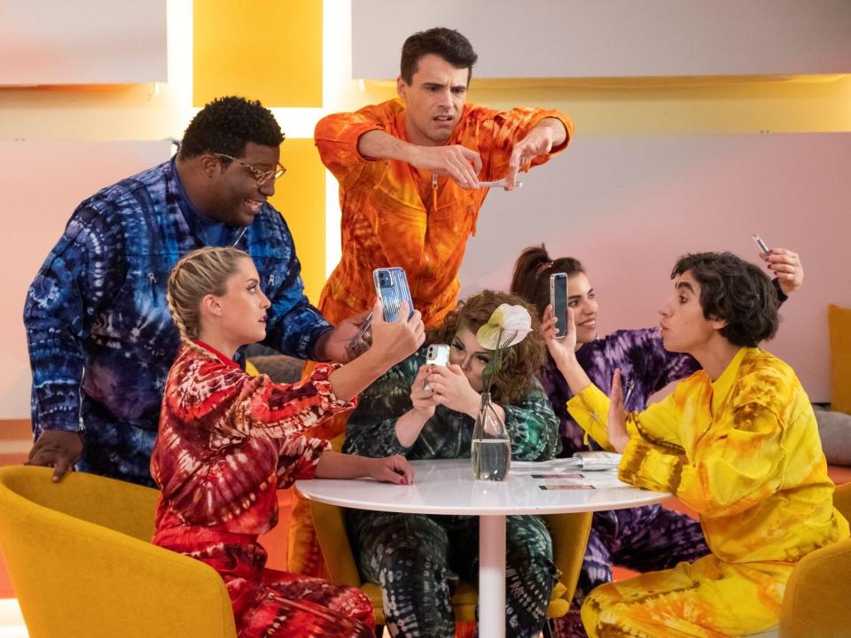 Larry Owens, Greta Titelman, Joe Castle Baker, Grace Kulenschmidt, Angela Trimbur, Michelle Badillo all wearing tye-dye jumpsuits in search party