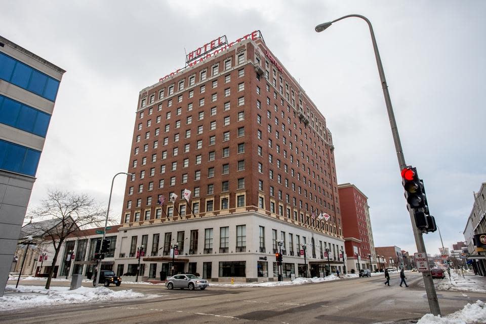 The Marriott Pere Marquette and Courtyard by Marriott hotel complex in Downtown Peoria.