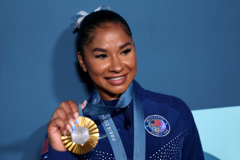 Chiles pose with their Paris 2024 Olympic medals after the women's floor exercise final on the tenth day of the Paris 2024 Olympic Games, which has been causing controversy in the gymnastics world for weeks now (Getty Images)