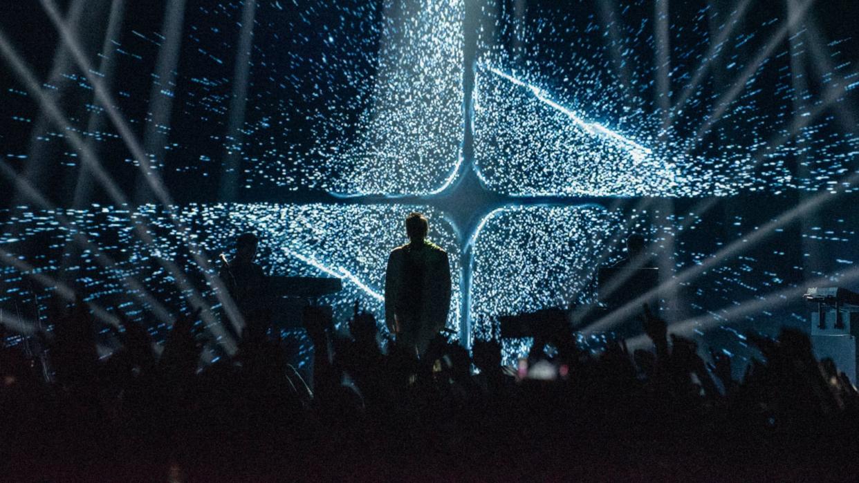 Orelsan sur scène lors de sa tournée Civilisation. - Quentin Deronzier