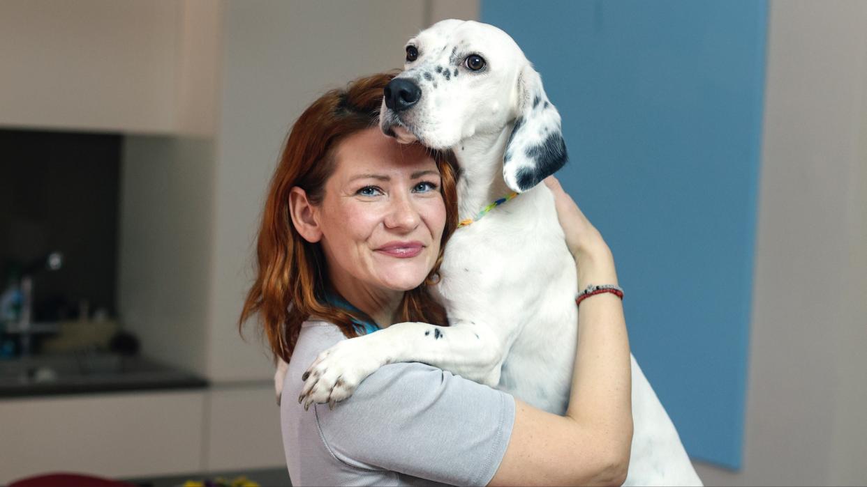  Woman hugging dog. 