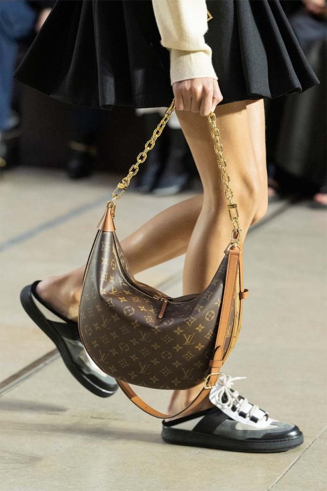 Louis Vuitton Neverfull Mm, Guess? White Mules
