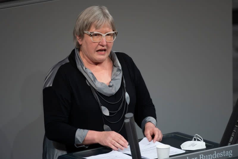 Heike Engelhardt, member of the German Bundestag, speaks during the Bundestag session. Christophe Gateau/dpa